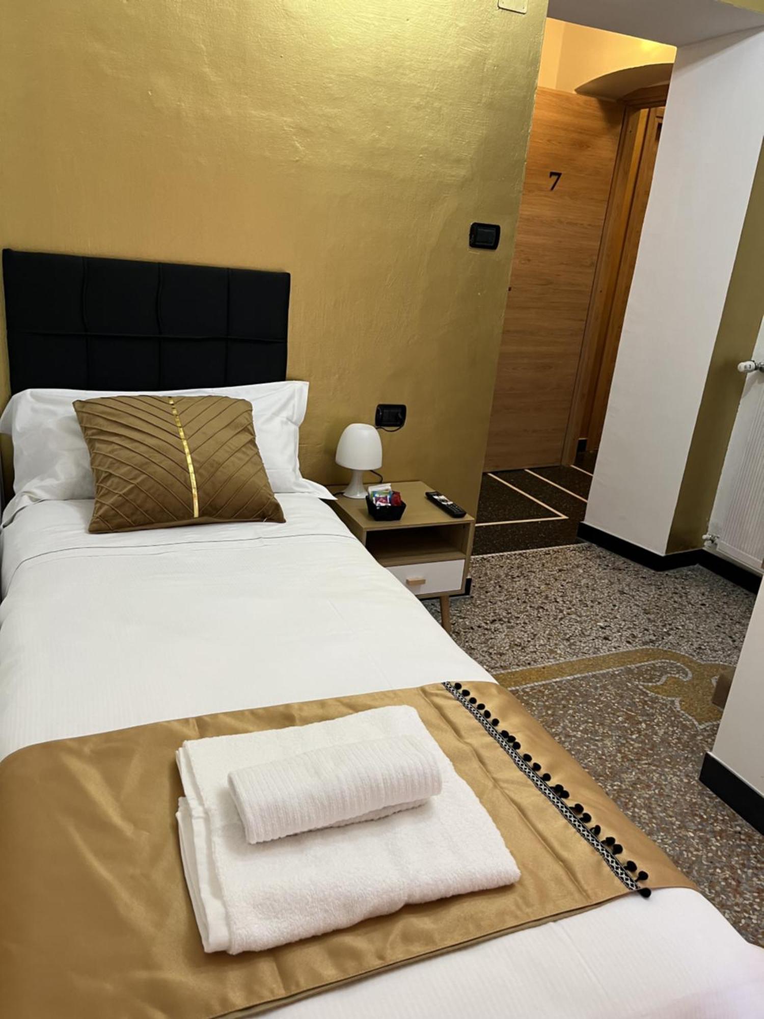 Genova Gold Rooms Δωμάτιο φωτογραφία