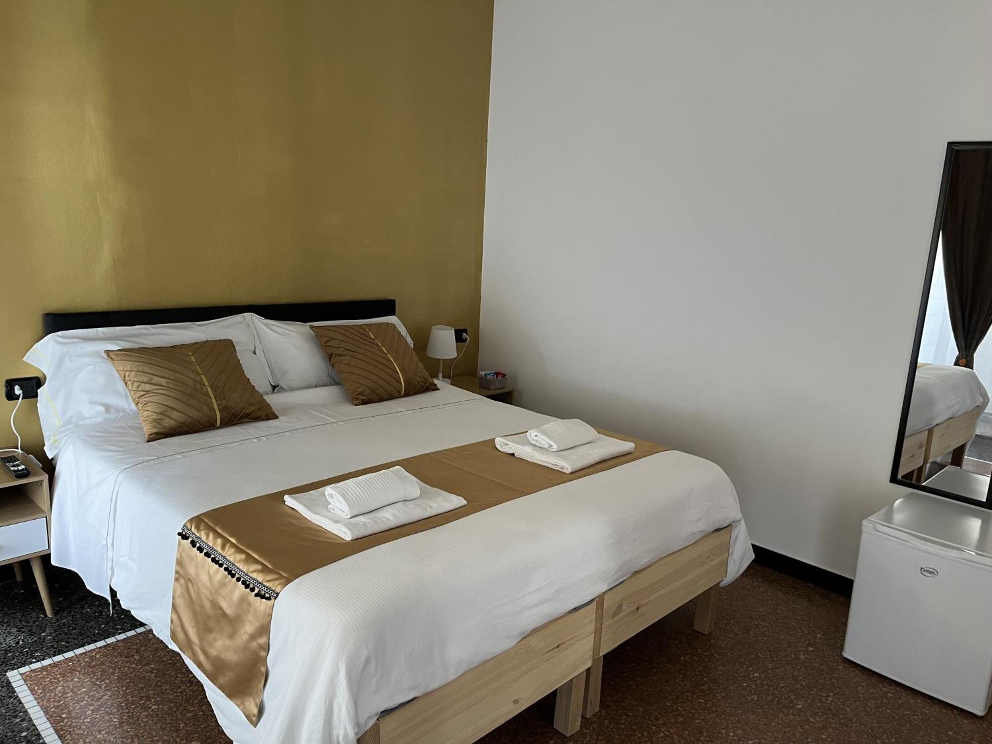 Genova Gold Rooms Εξωτερικό φωτογραφία